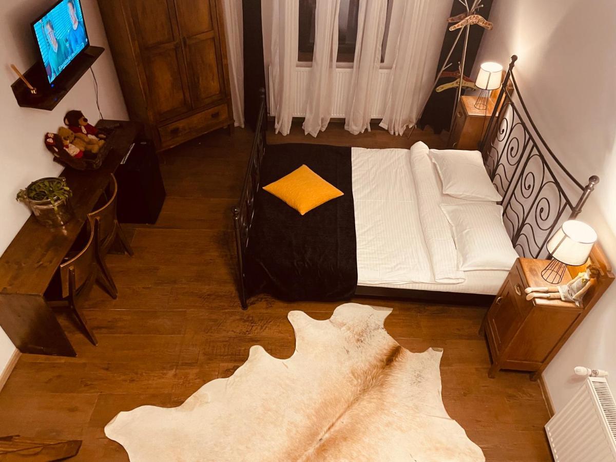 Hotel Casa Pisica Noastra à Breaza  Extérieur photo