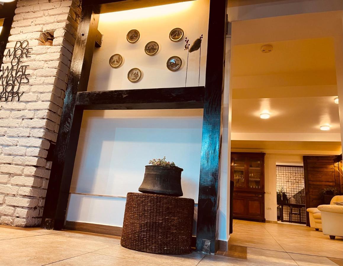 Hotel Casa Pisica Noastra à Breaza  Extérieur photo