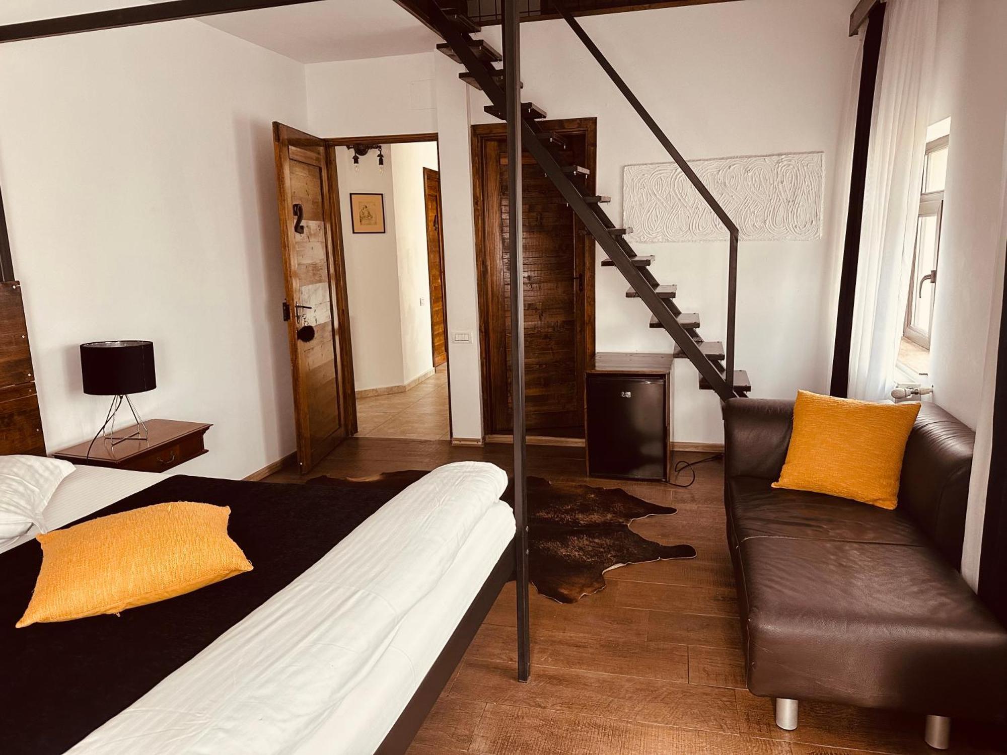 Hotel Casa Pisica Noastra à Breaza  Extérieur photo