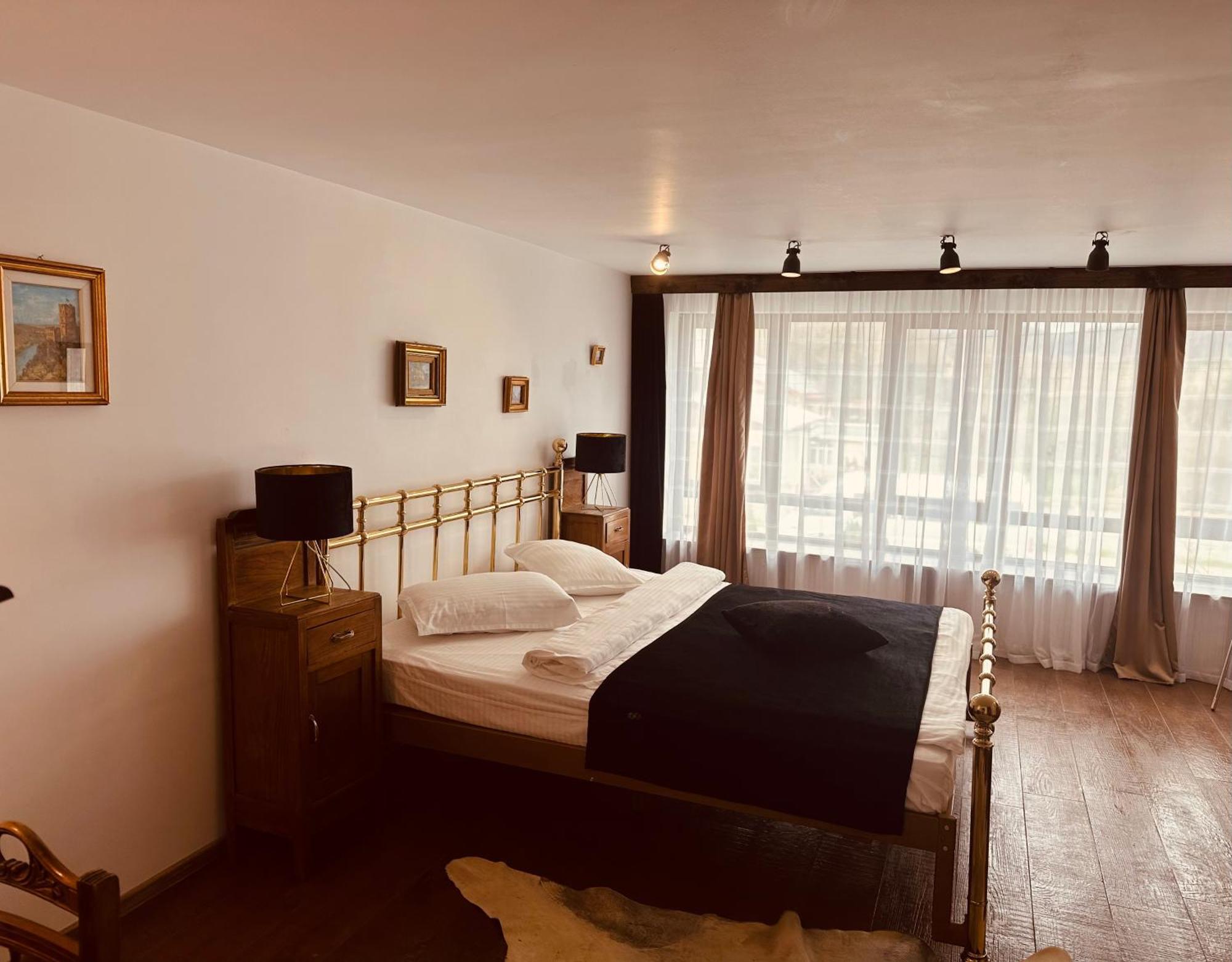 Hotel Casa Pisica Noastra à Breaza  Extérieur photo